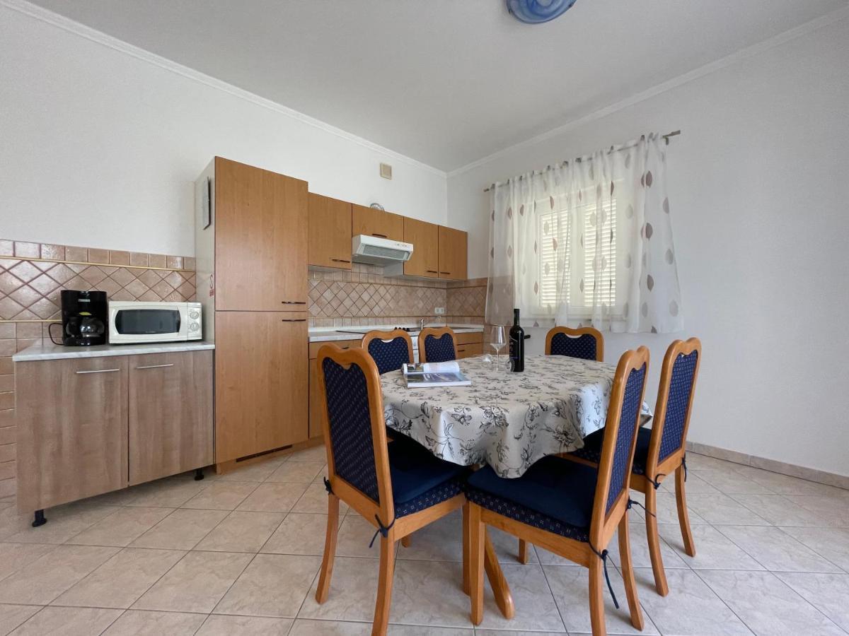 Apartmani Ruzarija Раб Экстерьер фото