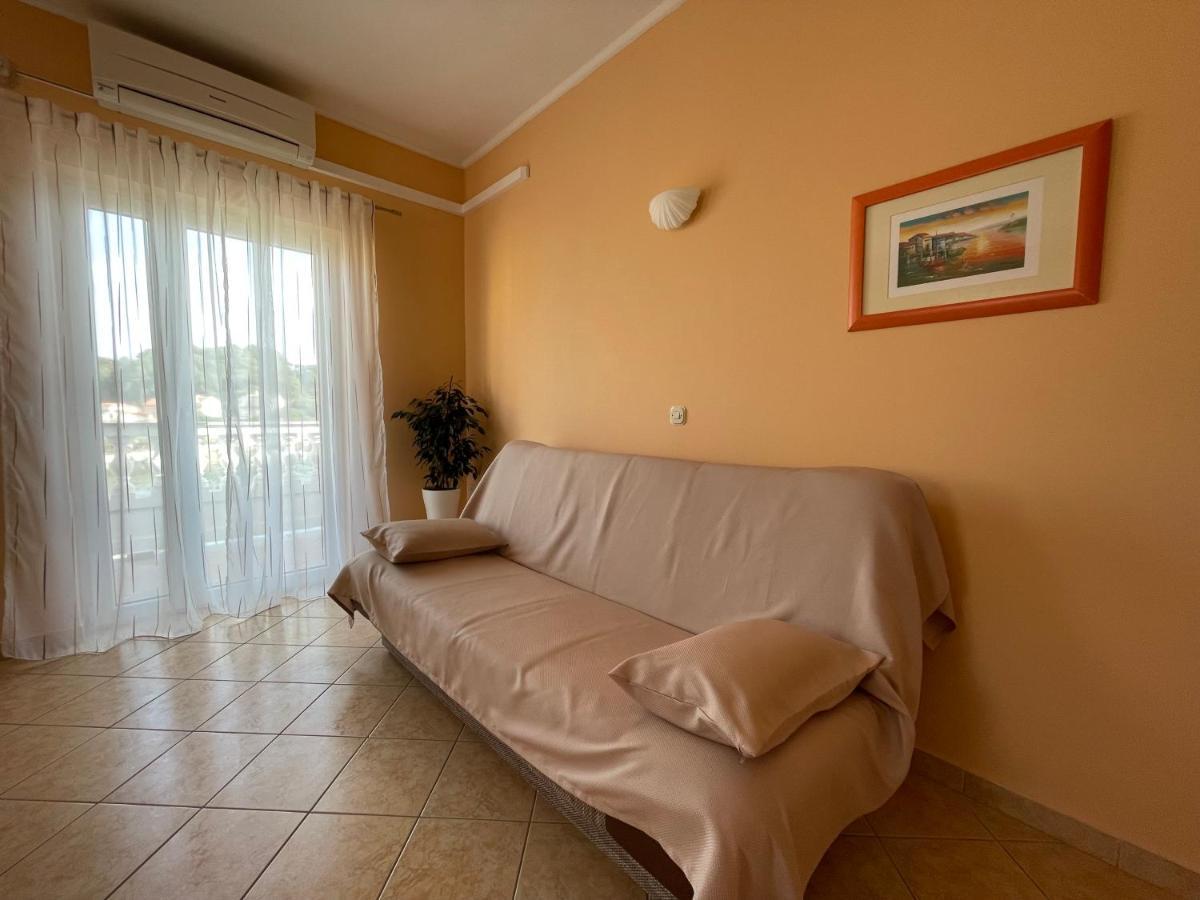 Apartmani Ruzarija Раб Экстерьер фото