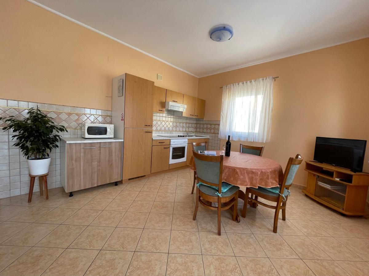 Apartmani Ruzarija Раб Экстерьер фото